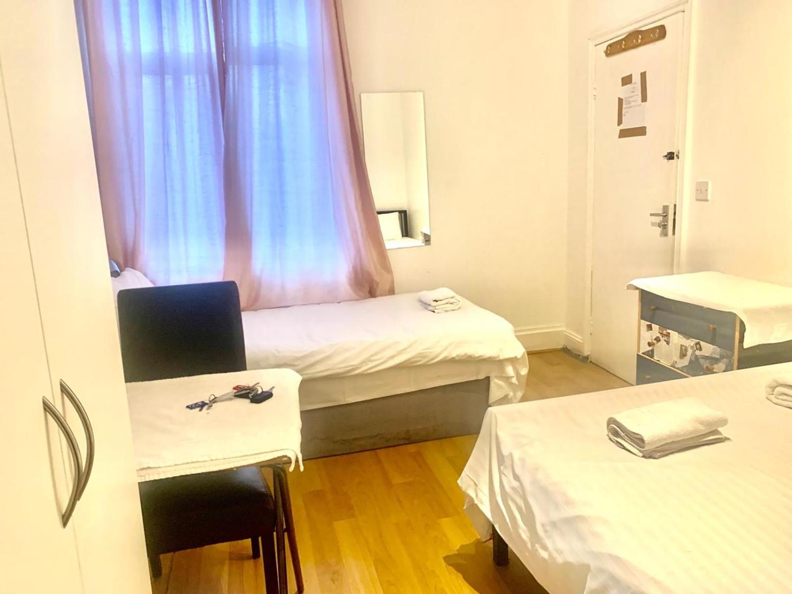 Simple Kapselhotel *